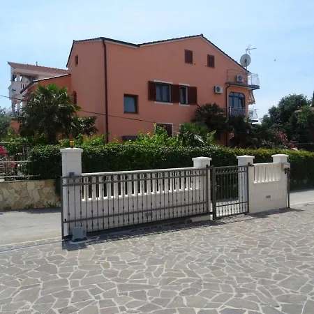 860a Διαμέρισμα *