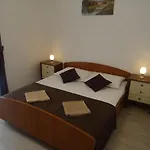 860a Διαμέρισμα *
